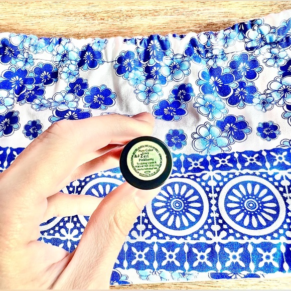 Estée Lauder Bundle! Skincare & Makeup Items w/ Cosmetic Bag🛍️ **BRAND NEW!🎁** - Picture 4 of 7